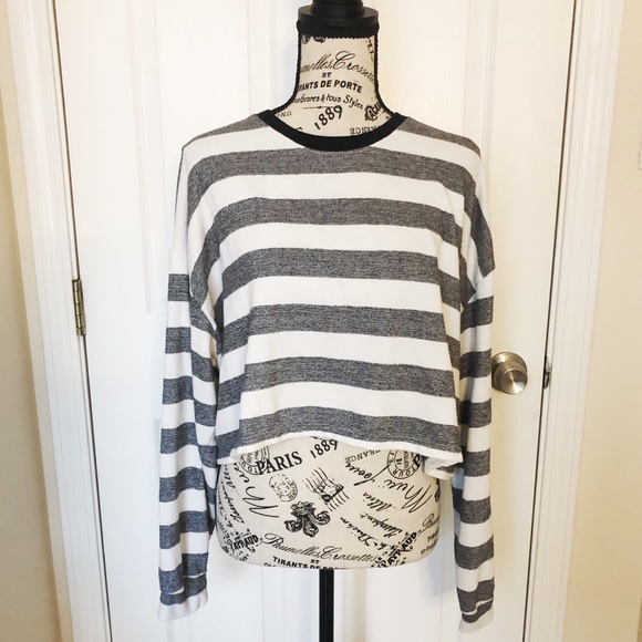 Pull&Bear Tops - FINAL PRICE Pull and Bear Knit Crop Top